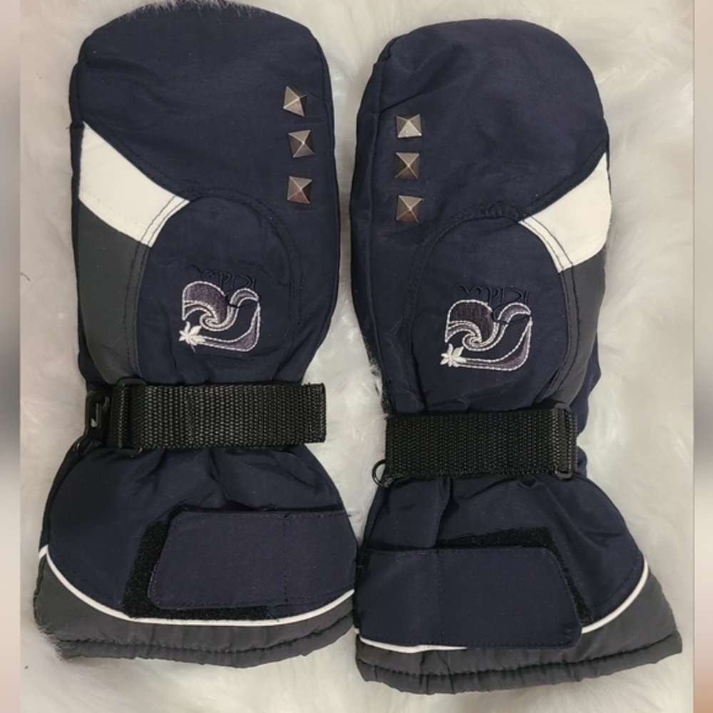 Winter‎ studded mittens